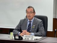 消費者教育推進会議で発言する津島副大臣