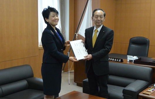 (写真)大臣引継式