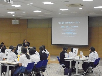 (写真)龜石太夏匡(かめいし たかまさ)氏による基調講演