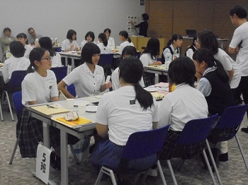 (写真)グループワークを通じた学生交流2