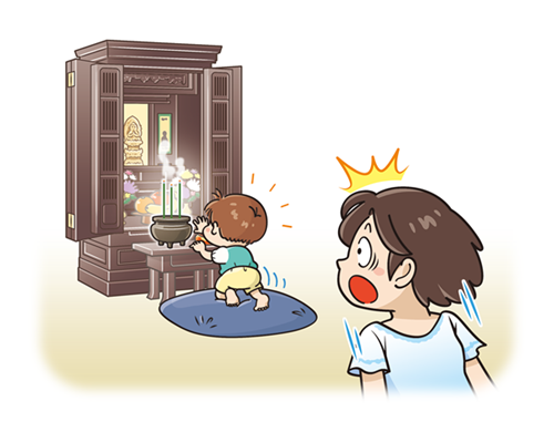 画像: こどもが仏壇に供えられている火の付いた線香に触ろうとしているイラスト